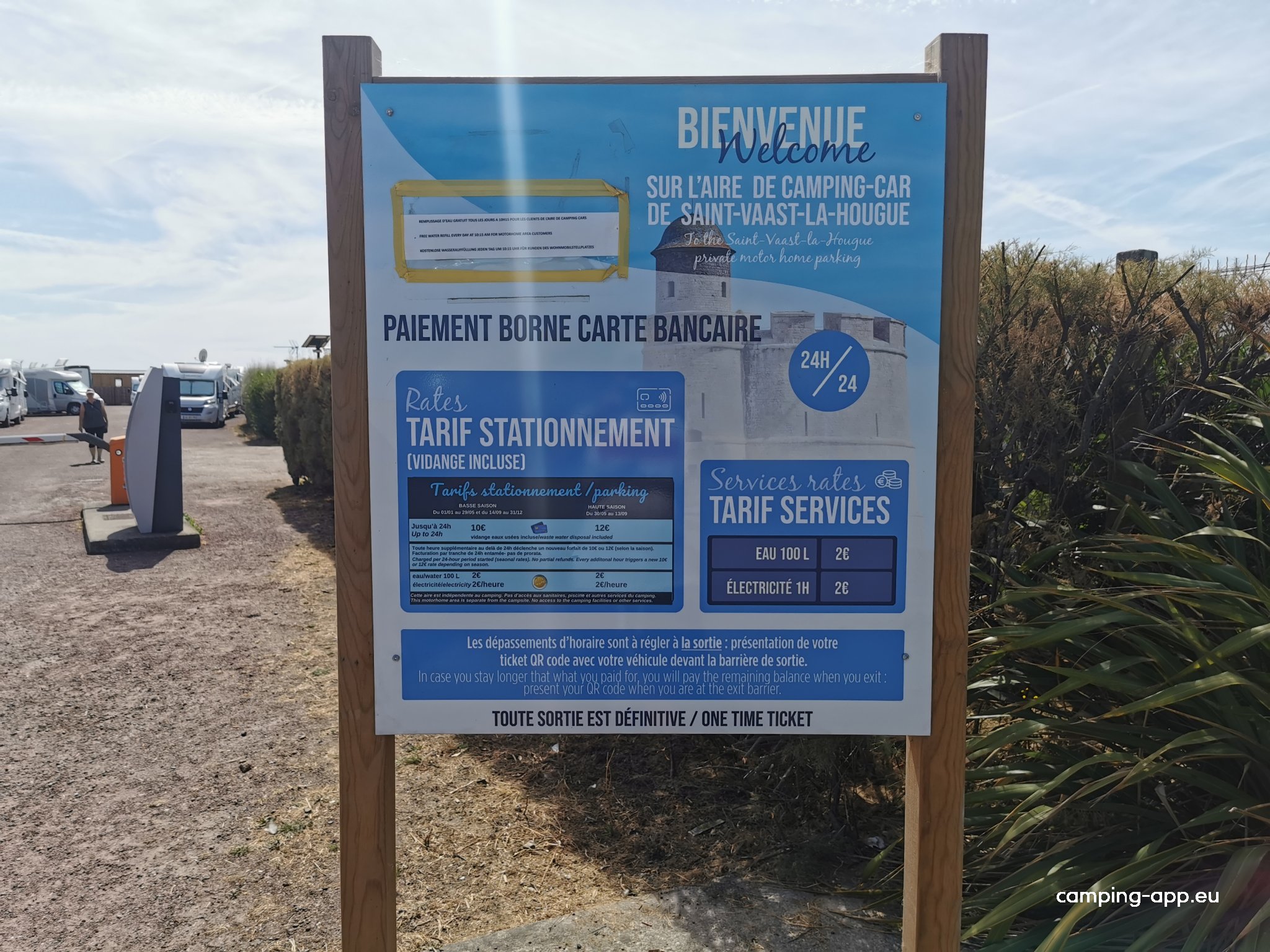 Sur L'Aire De Camping-Car De Saint-Vaast-la-Hougue — Fotografie 2