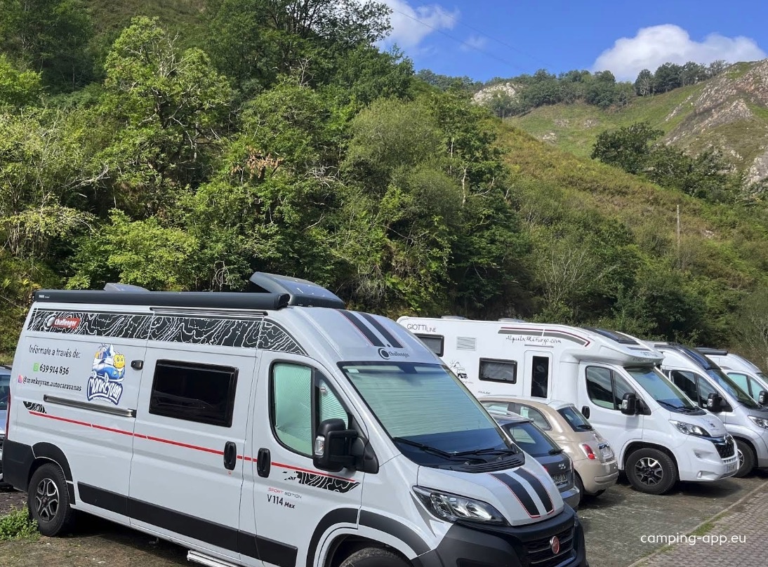Stellplatz Covadonga — Sítio para autocaravanas in Cangas de Onís