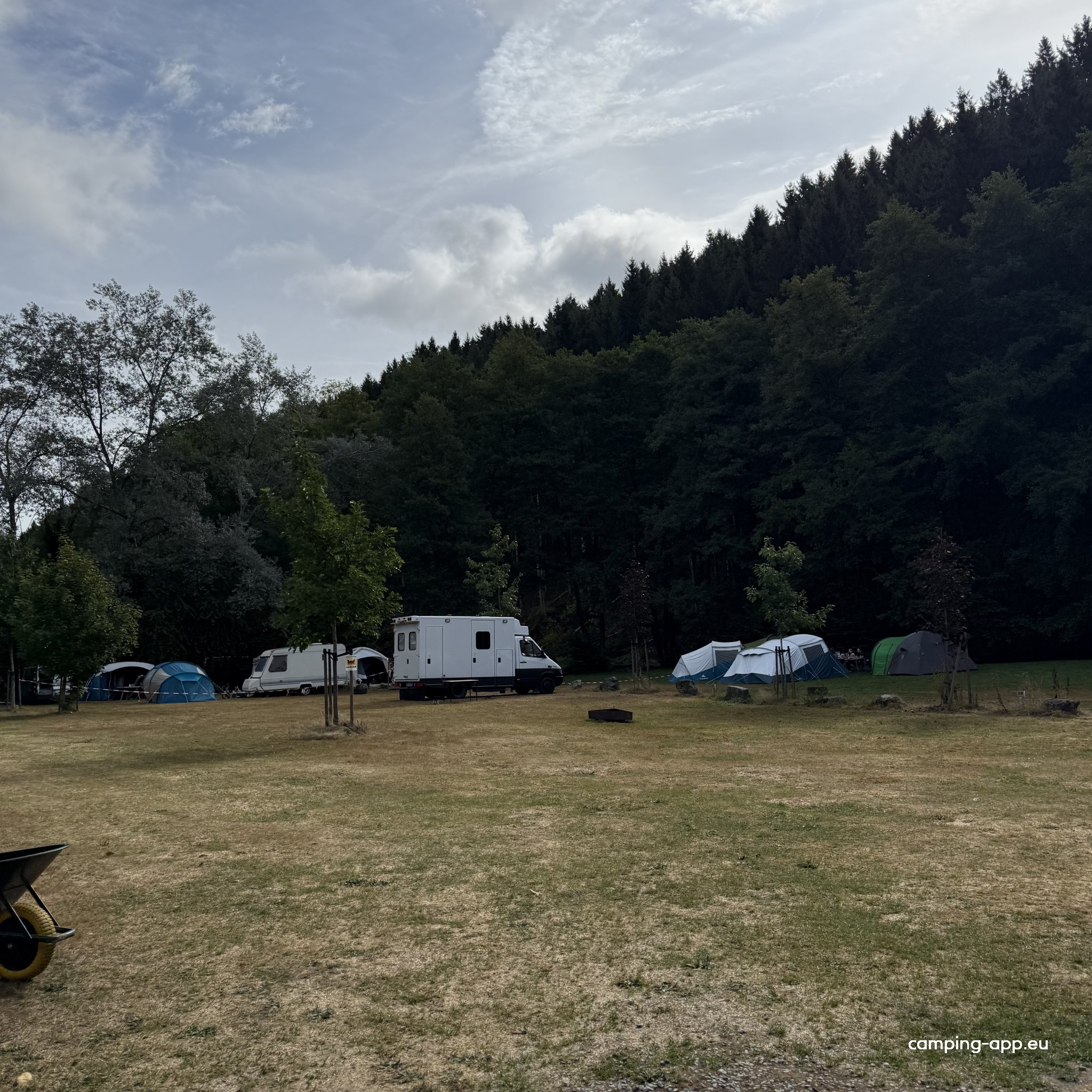 Camping & Glamping Le Pouhou — Campingplass in La Roche-en-Ardenne