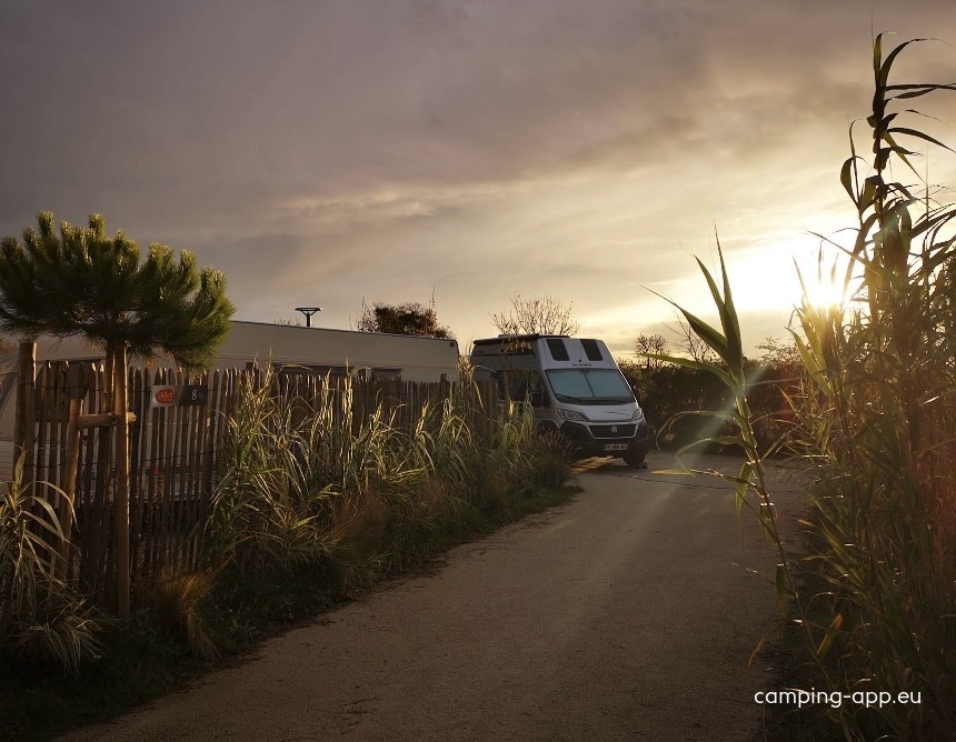 Camping La Capricieuse ***** — Karavan Sitesi in Luc-sur-Mer