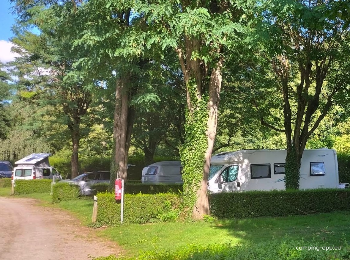 Camping de l‘Ile de la Ronde — Camping in Saint-Pourçain-sur-Sioule