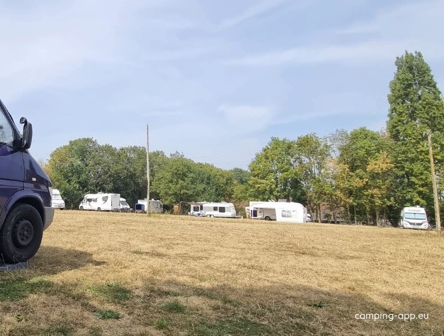 La Maison Blanche – Camping à la ferme — Camping in Merville-Franceville-Plage