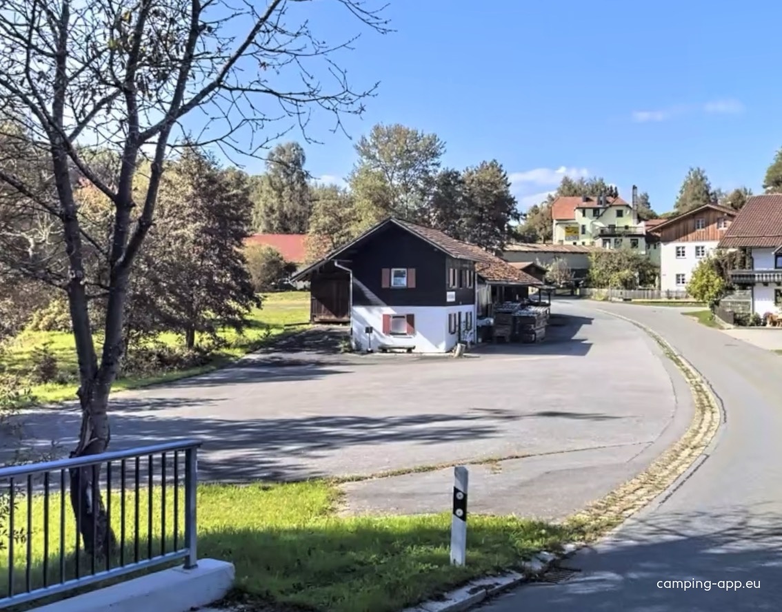 Wohnmobilstellplatz Wies-Säge — Campervan Site in Rattenberg
