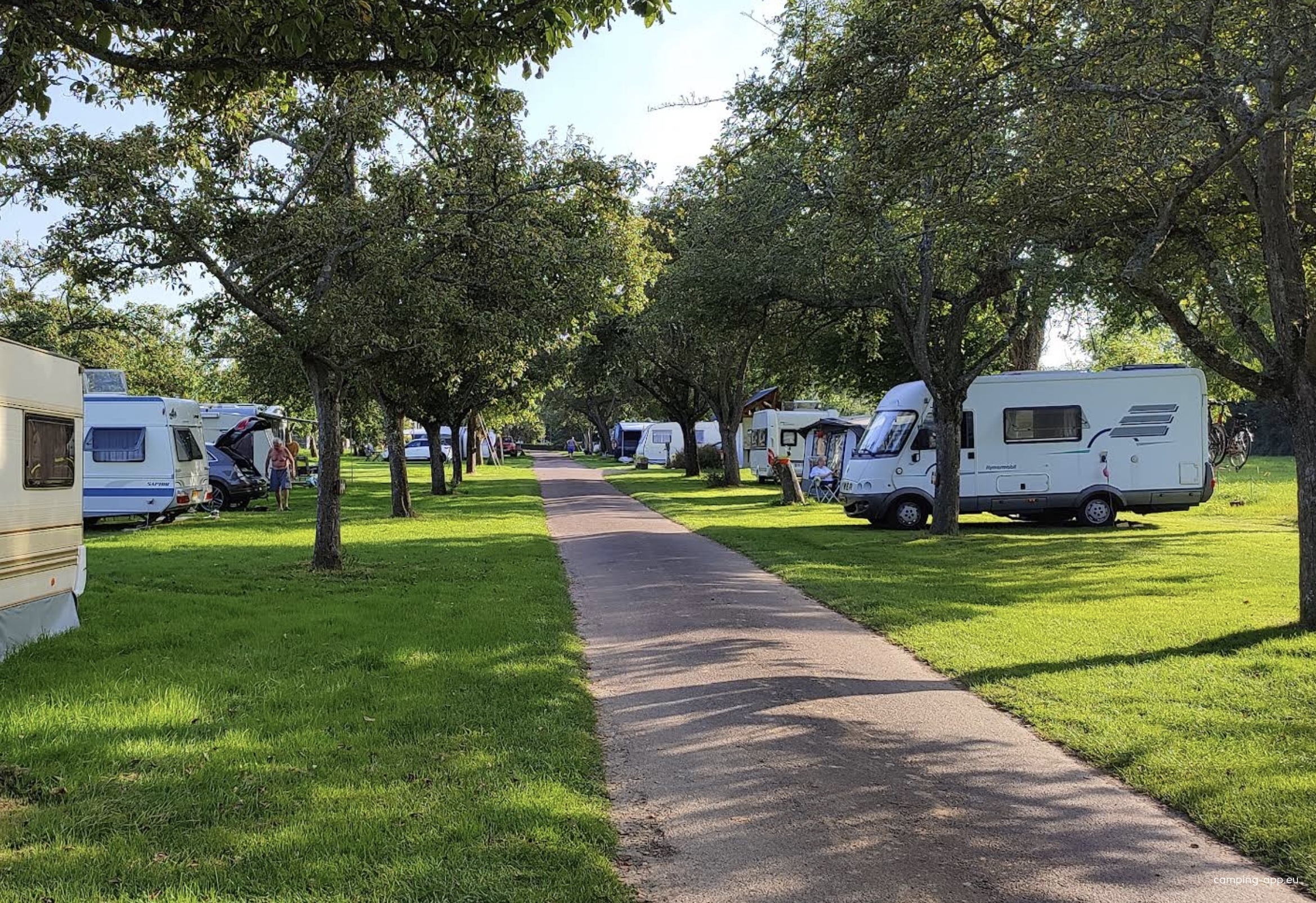 Aire Naturelle de Camping Legrix — Camping in Reux