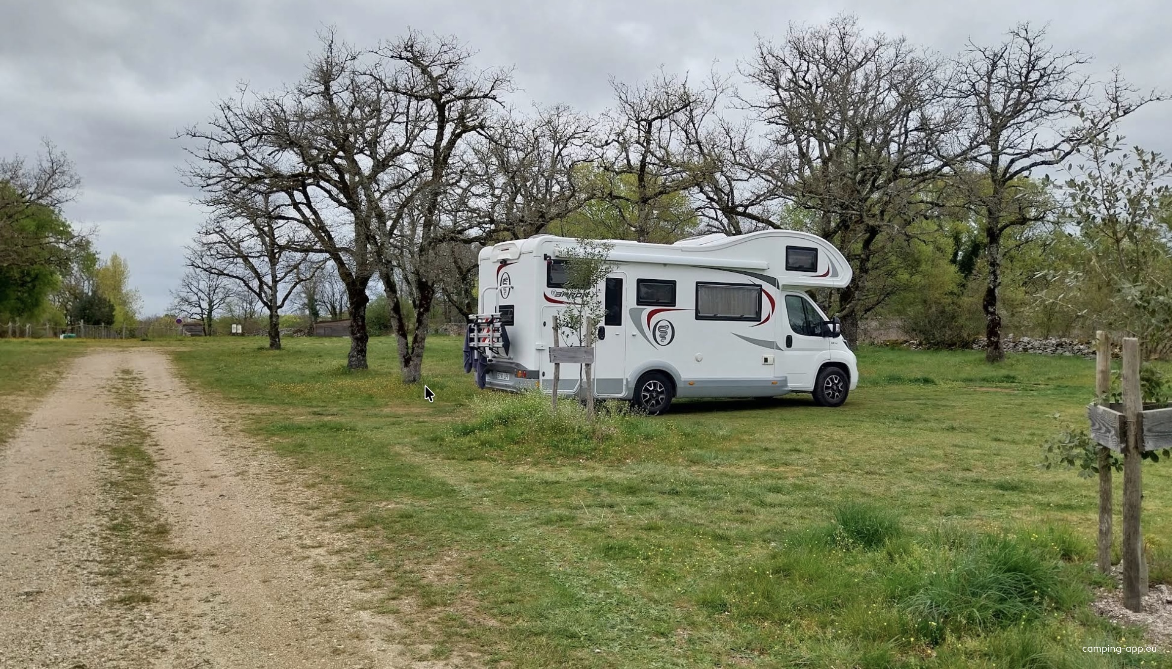 Parking P4 - Le Garroustié — Ställplats in Rocamadour