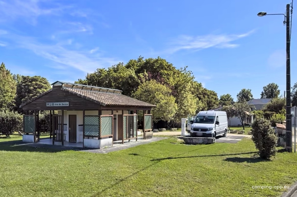 Stellplatz La Mothe-Saint-Héray — Camperplaats in La Mothe-Saint-Héray