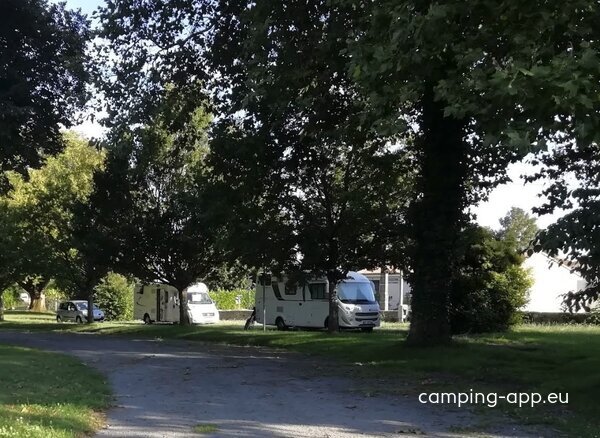 Stellplatz Celles-sur-Belle (max. 2 m Höhe) — Foto 2