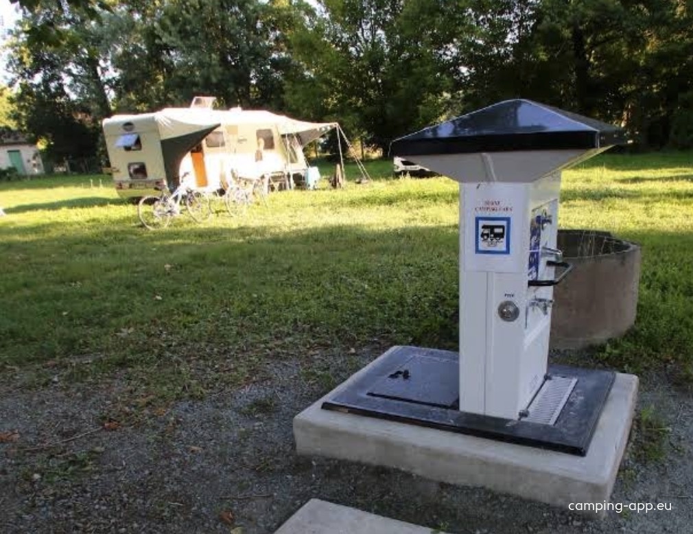 Camping Îlot Du Chail — Area da campeggio in Sansais