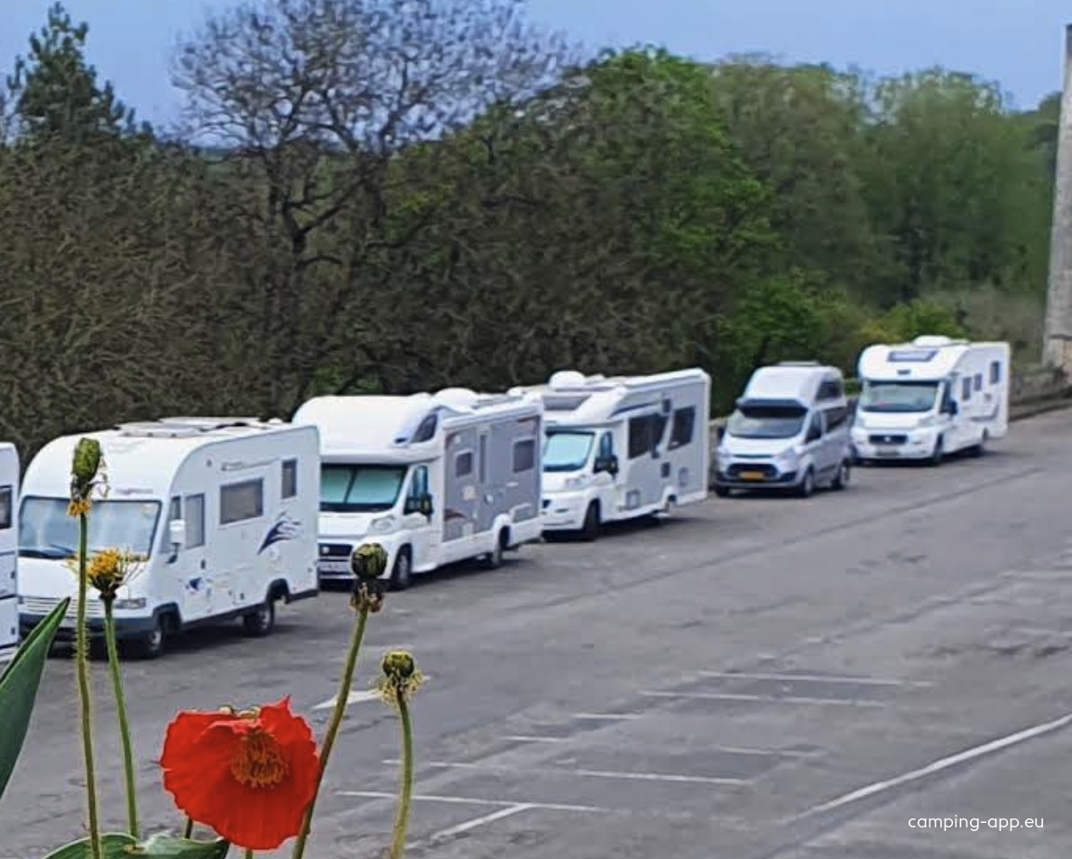 Stellplatz Rue de Bel Air — Camperplaats in Valence-en-Poitou