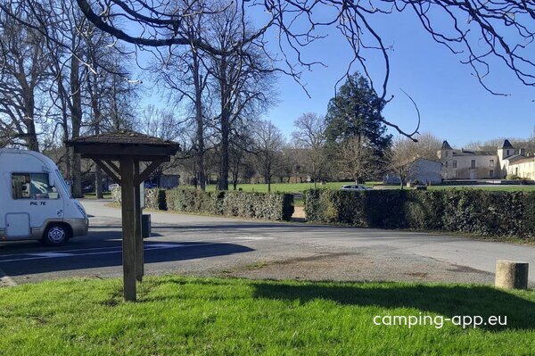 Stellplatz Rives-d'Autise — Foto 2