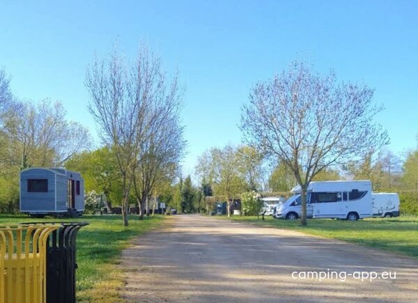 Stellplatz Saint-Loup-Lamairé — Foto 2