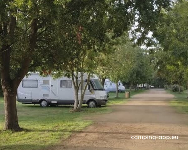 Stellplatz Saint-Loup-Lamairé — Foto 4