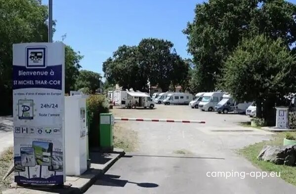 Stellplatz Saint-Michel-Chef-Chef — Photo 2