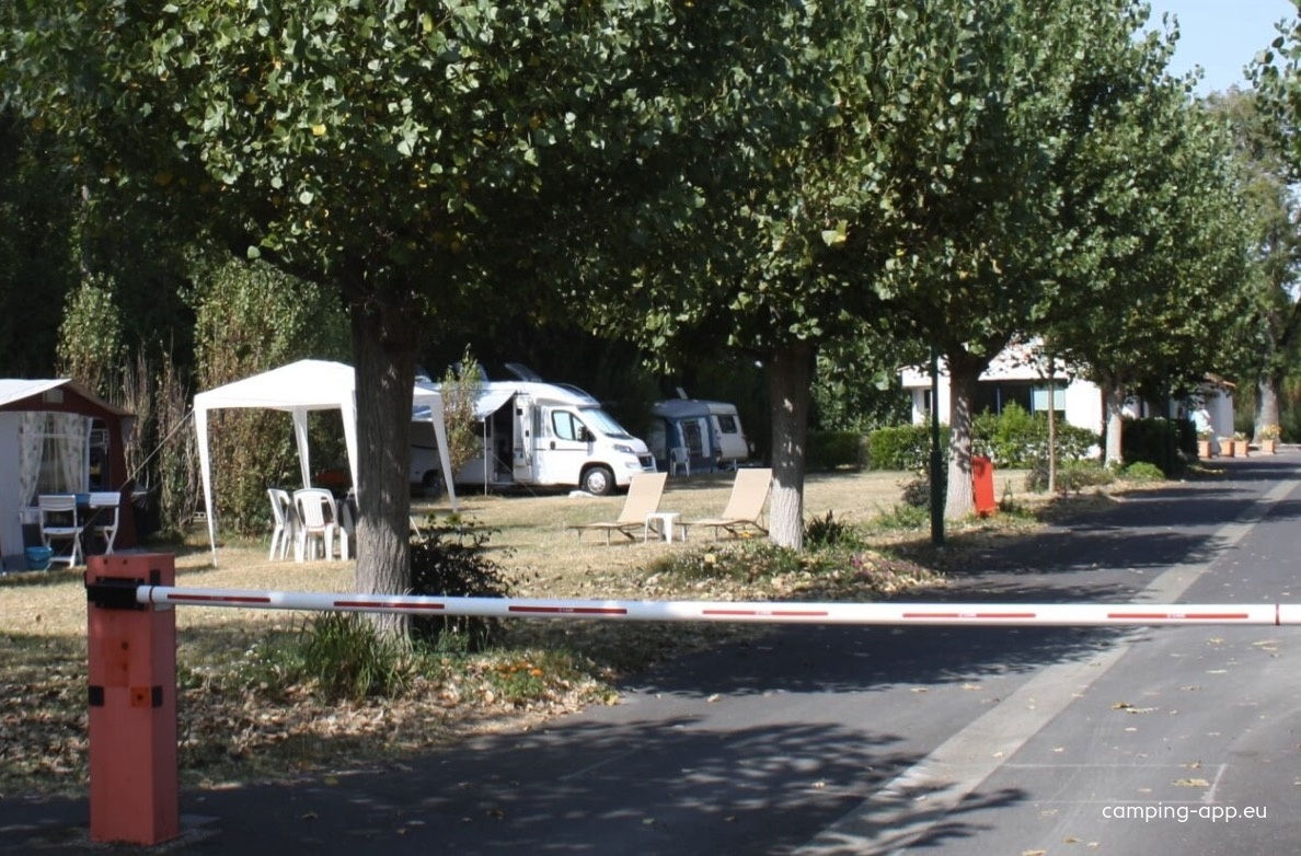 Camping Municipal Le Moulin Neuf — Kemping in Soullans