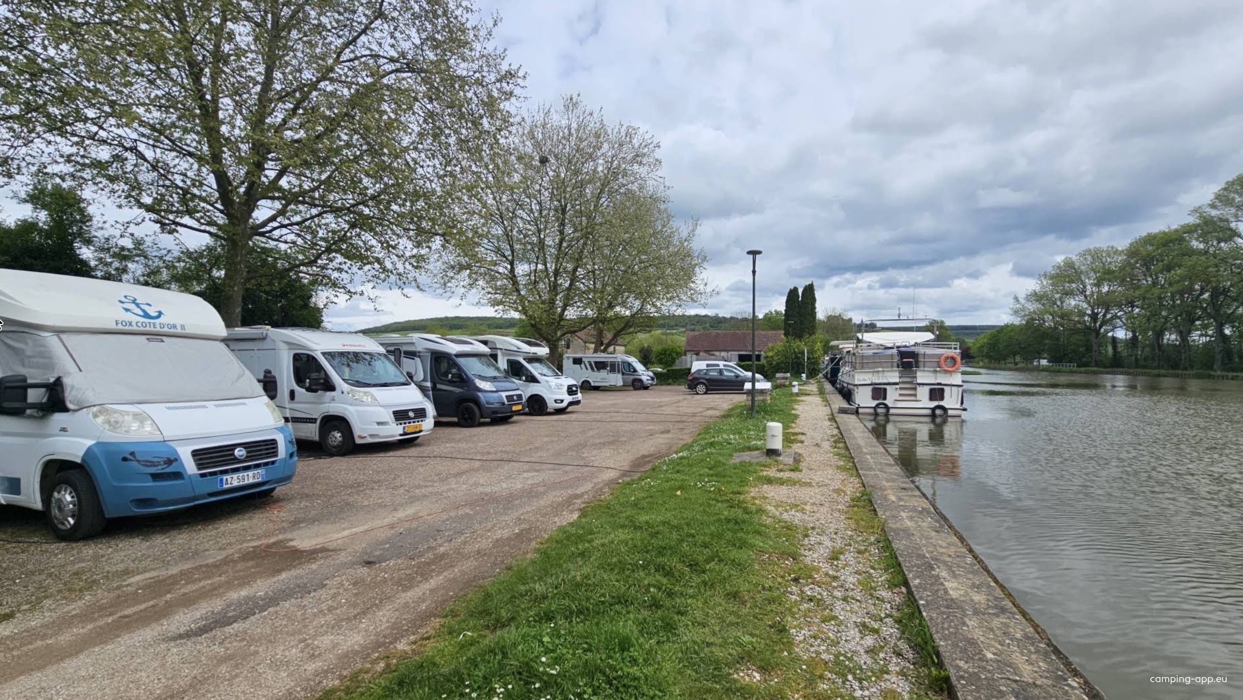 Stellplatz Vandenesse-en-Auxois — Area Autocaravanas in Vandenesse-en-Auxois