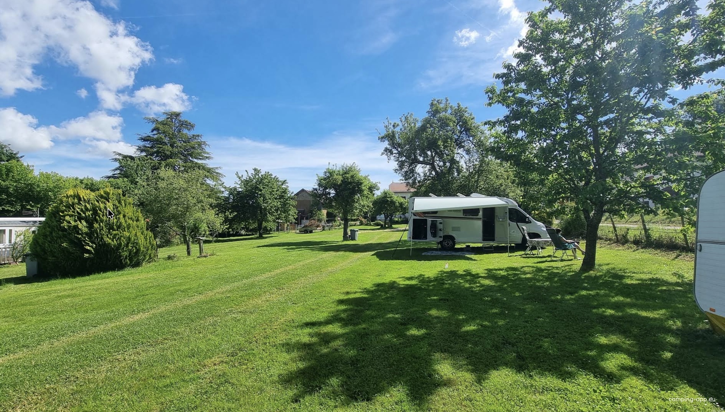 El Camping Rural De Montchardon — Campingplatz in Oyeu