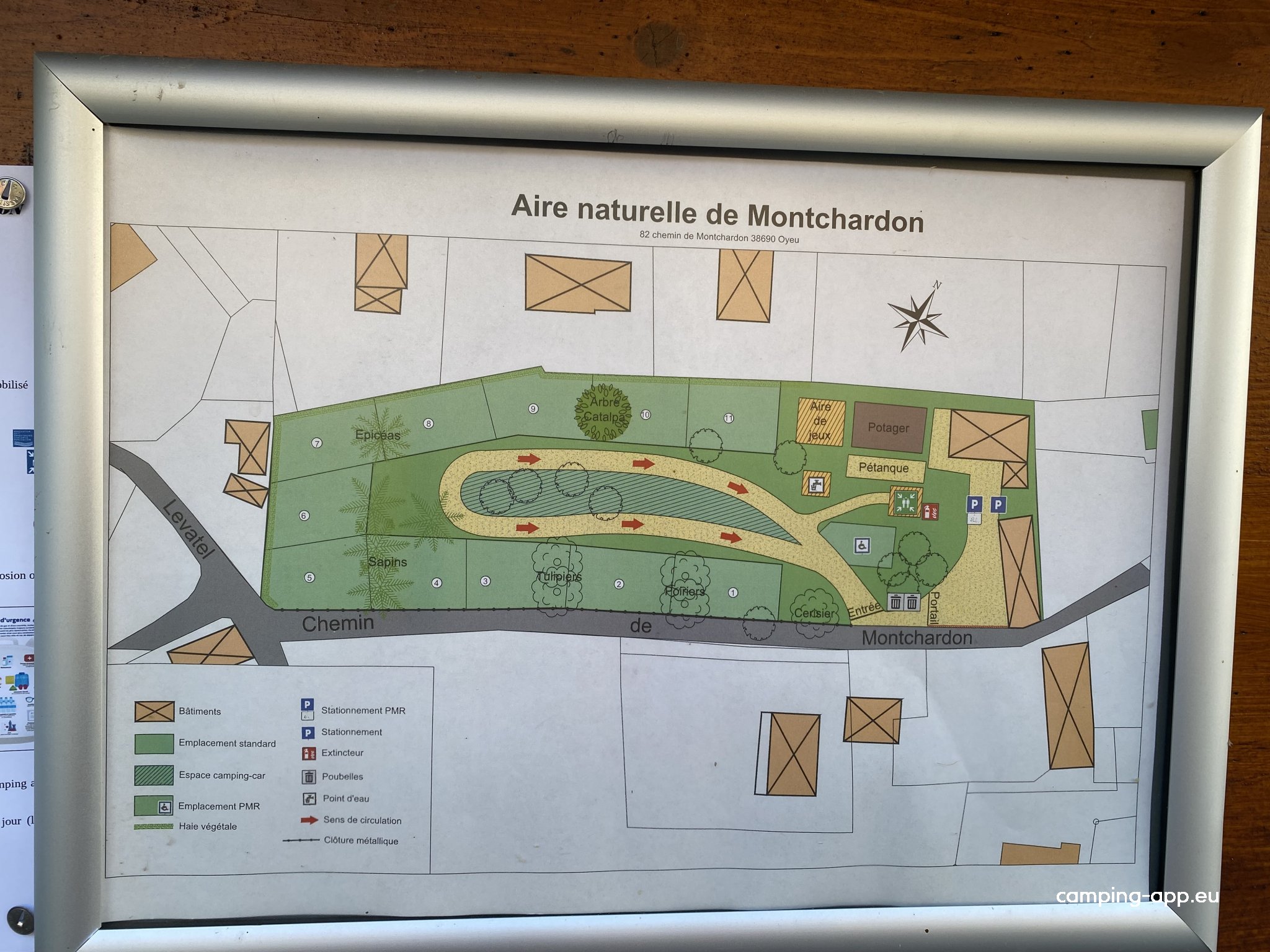 El Camping Rural De Montchardon — Foto 3