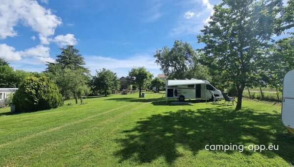 El Camping Rural De Montchardon