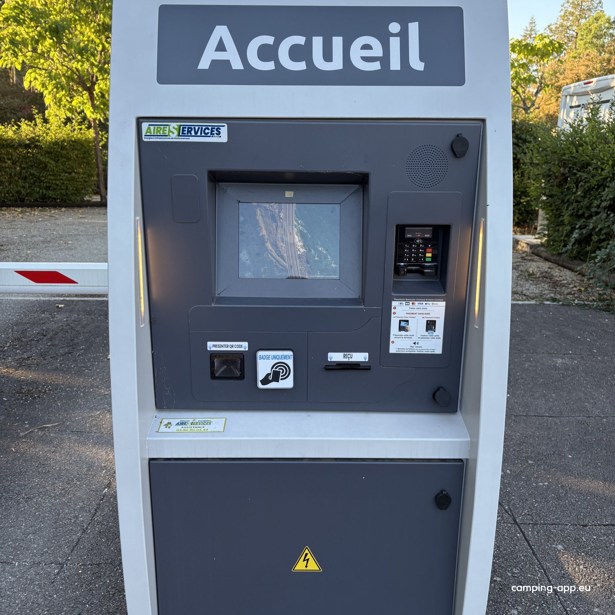 Aire pour camping-cars Arnay-le-Duc — Foto 3