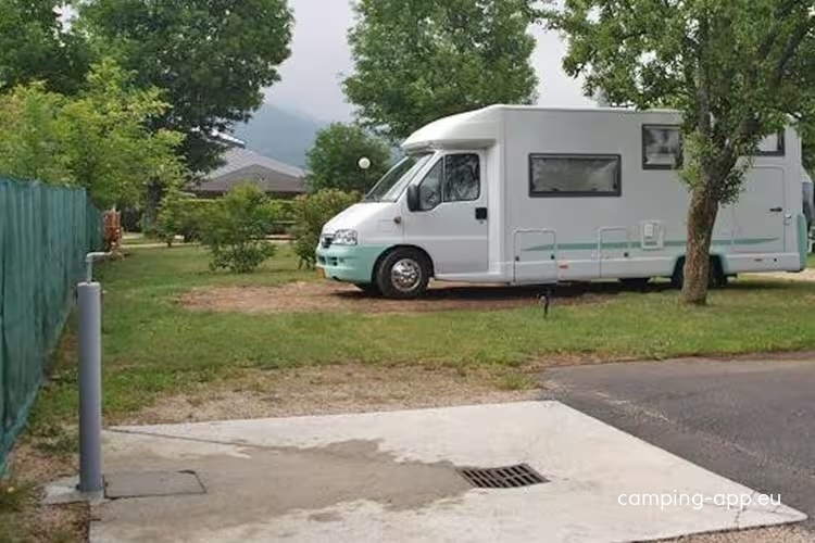 Aire de camping et de camping-cars de Choumouroux — Місце для кемперів in Yssingeaux