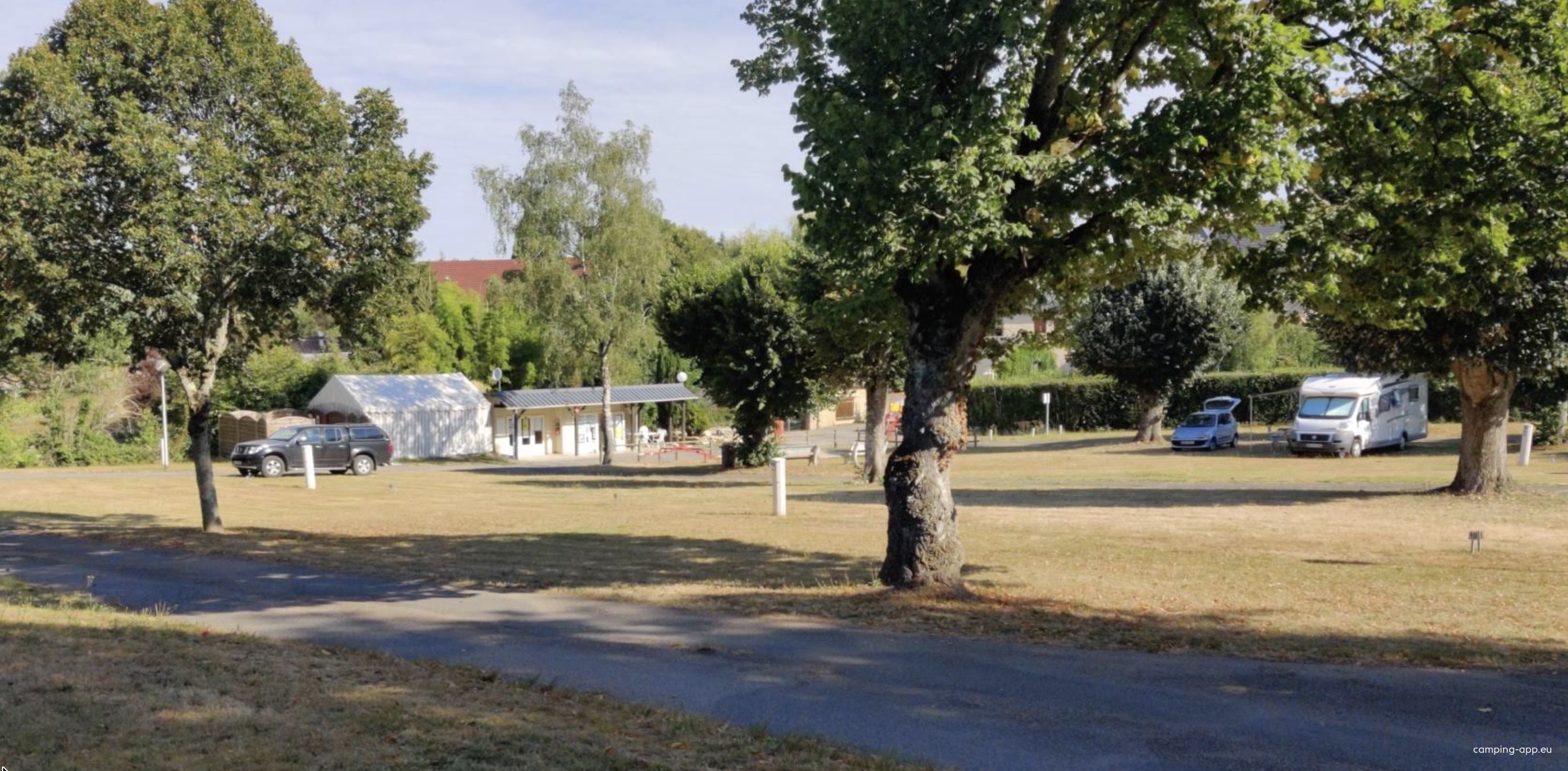 Camping Municipal — Camping in Saint-Honoré-les-Bains