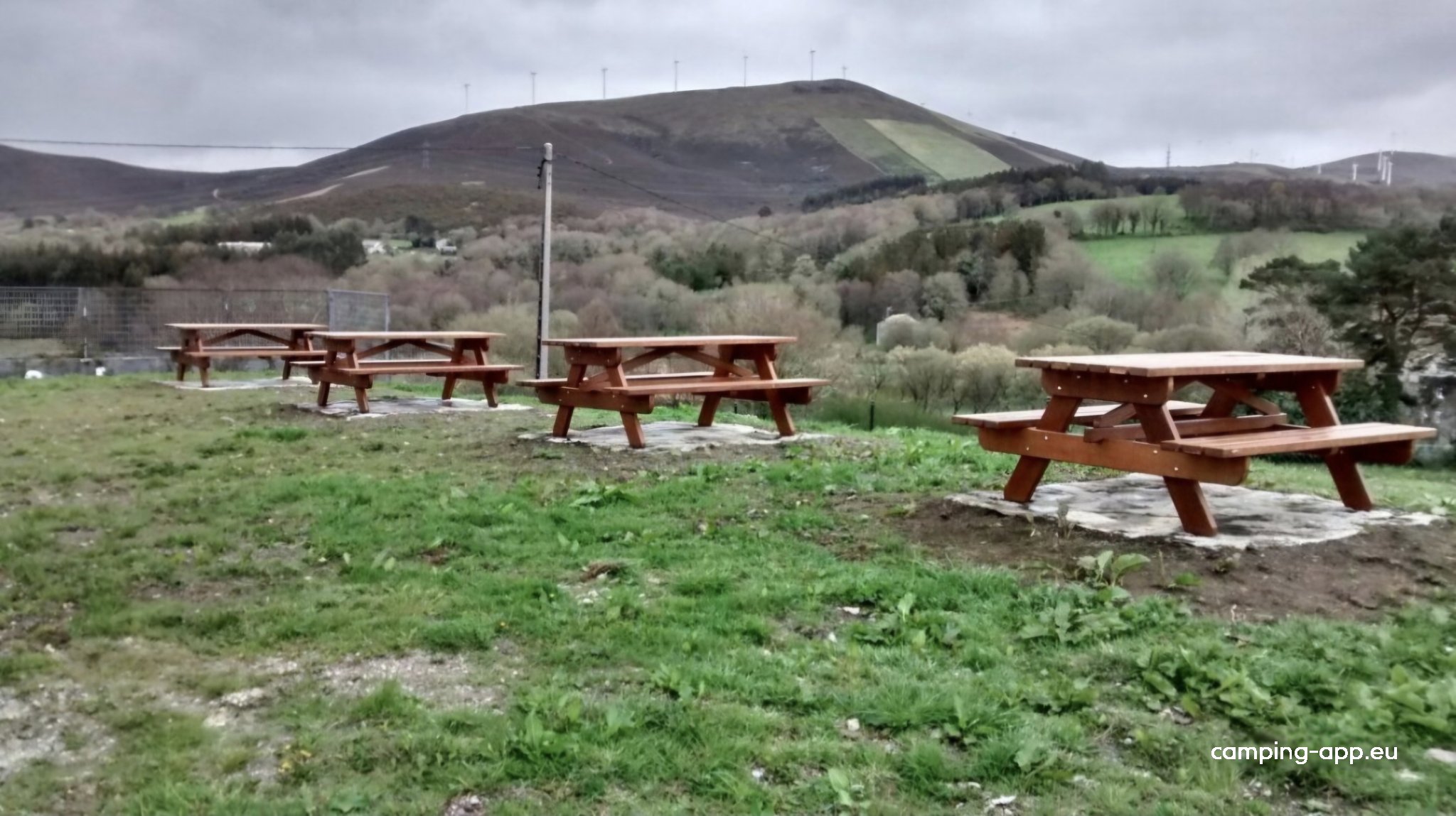 Area de servicios para autocaravanas — Karavan Sitesi in Lugo Muras