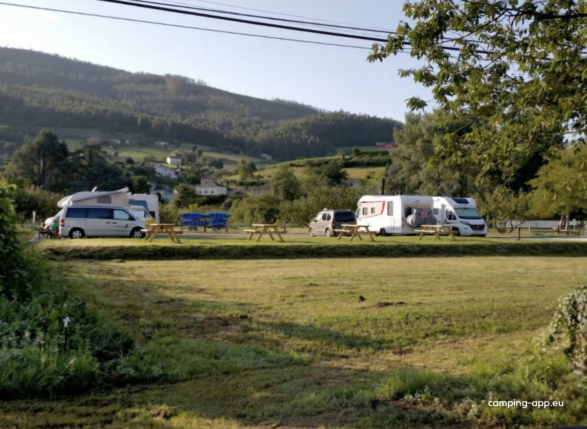 Área de autocaravanas Ría de Abres — Campervan Site in Trabada