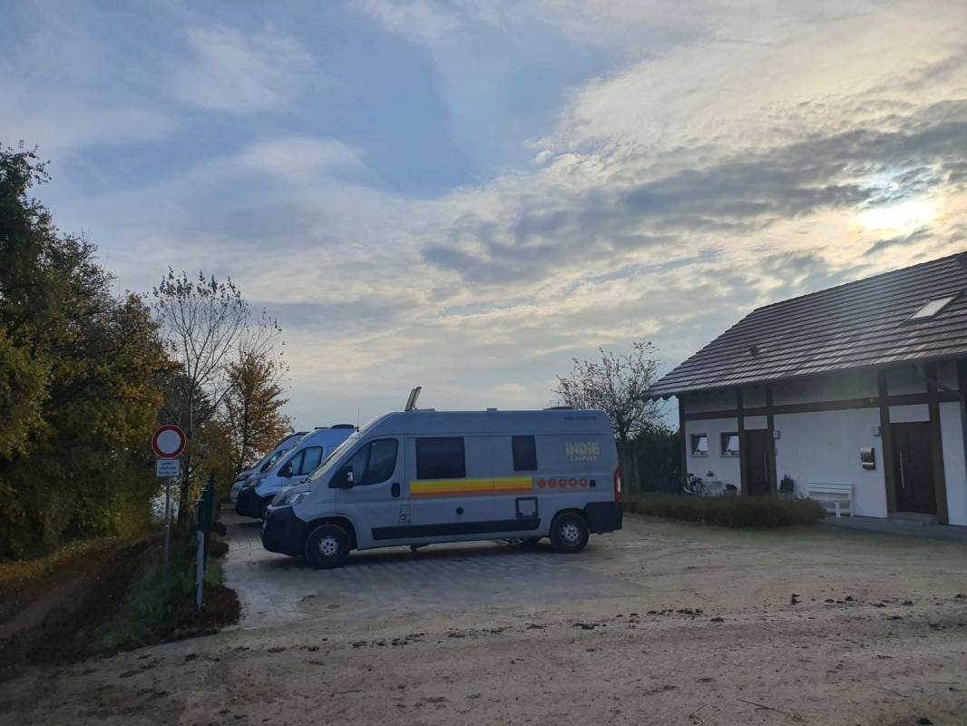 Wohnmobilstellplatz Laubenheimer Höhe — Ved restaurang in Mainz