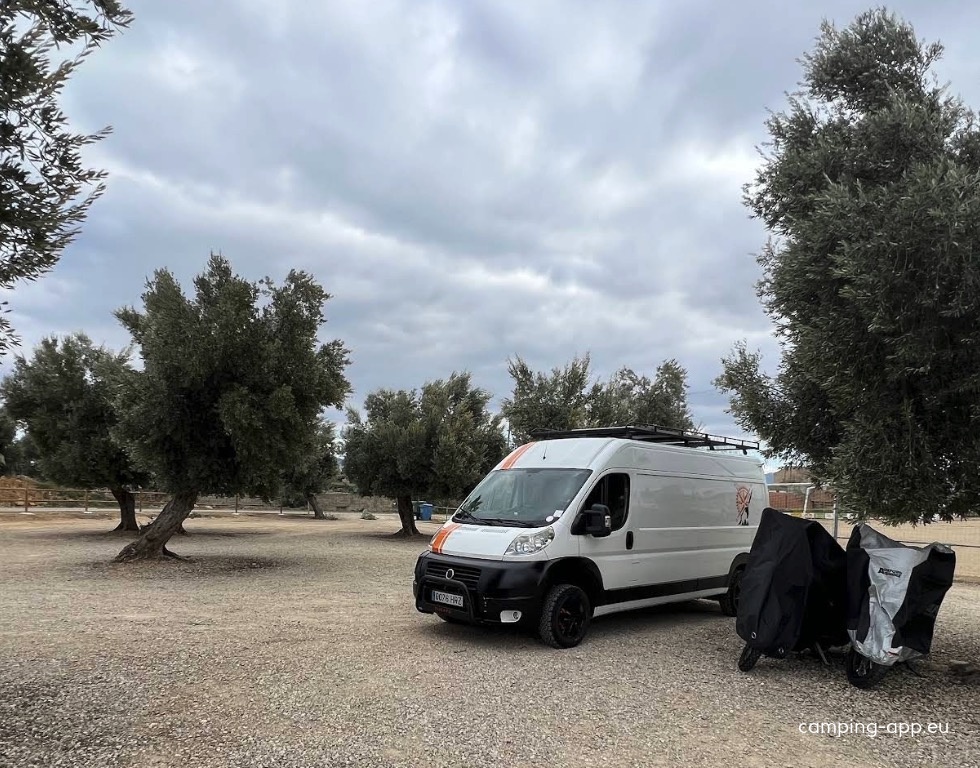 Stellplatz Cretas — Area Autocaravanas in Cretas