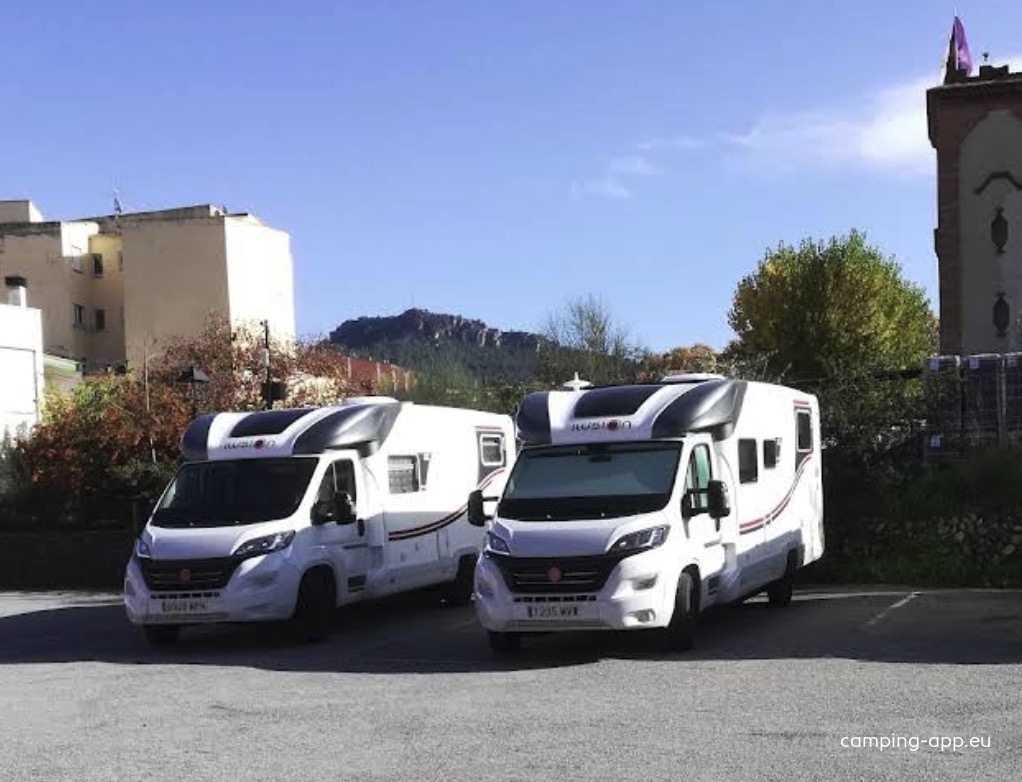 Stellplatz Falset — Area Autocaravanas in Falset