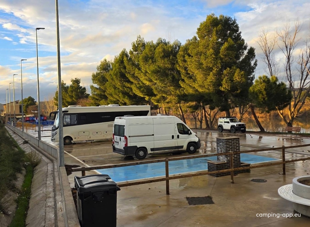 Stellplatz Escatrón — Stellplatz in Escatrón