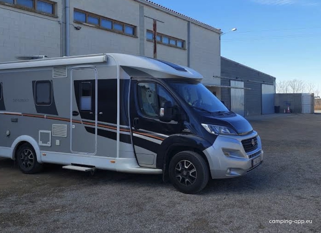 Stellplatz Gimenells — Stellplatz in Gimenells