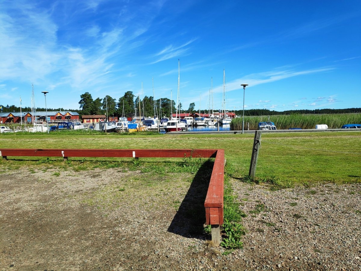 Stellplatz Yachthafen Spiken — Area di sosta in Lidköping