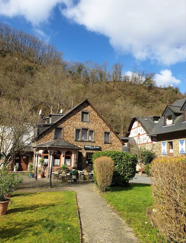 Stellplatz am Hotel Schmause Mühle Burgen — Місце в ресторані чи готелі in Burgen