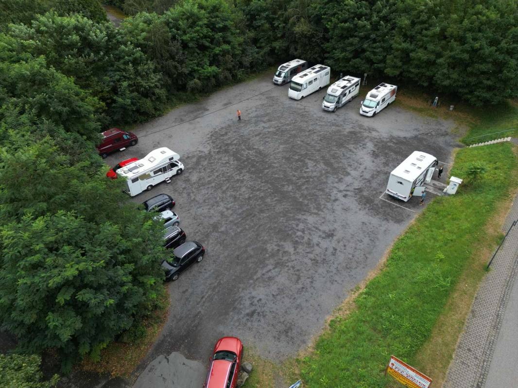 Stellplatz am Fussballplatz in Mendig — Sítio para autocaravanas in Mendig