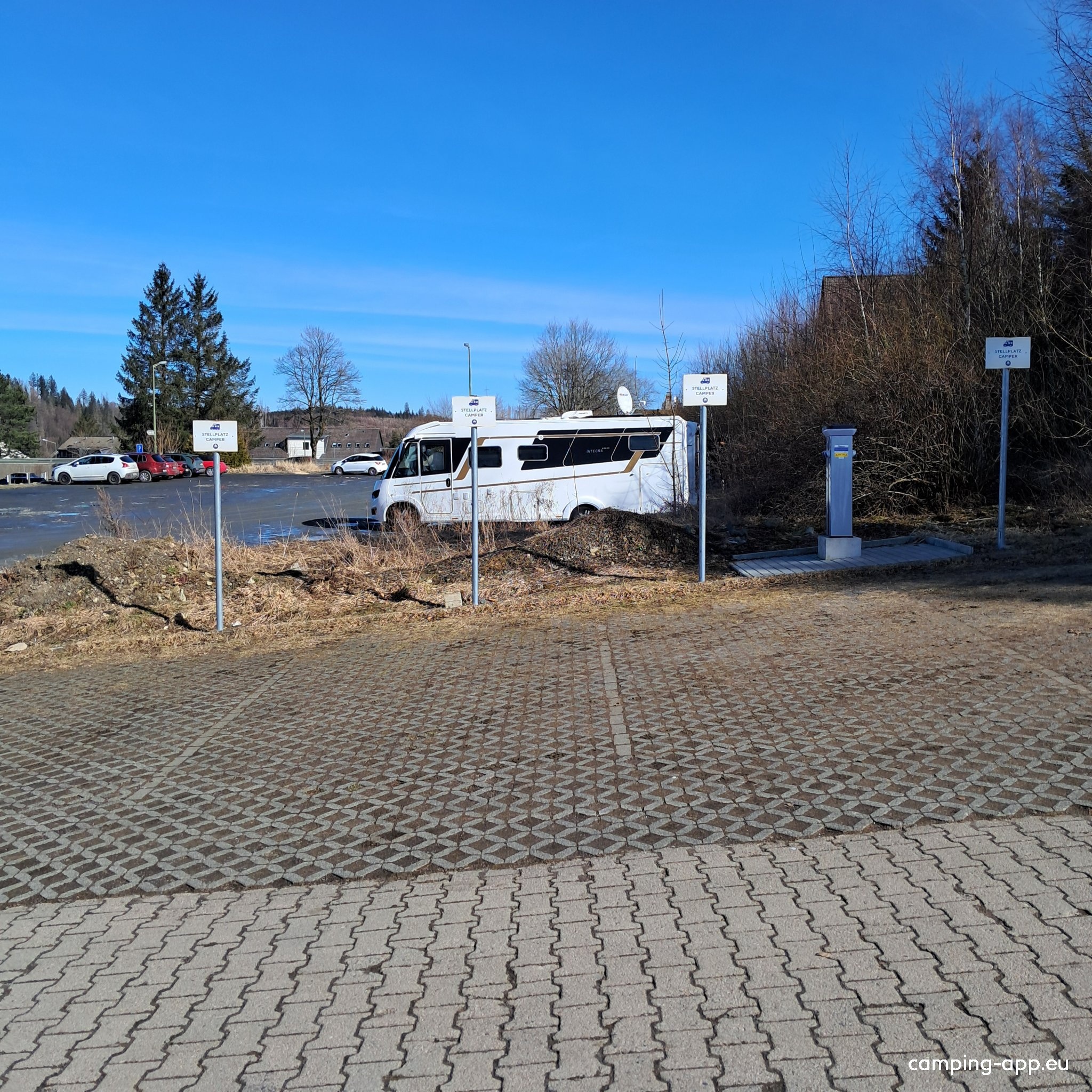 Stellplatz an der Kristalltherme Altenau — Sp. parking dla kamperów in Altenau