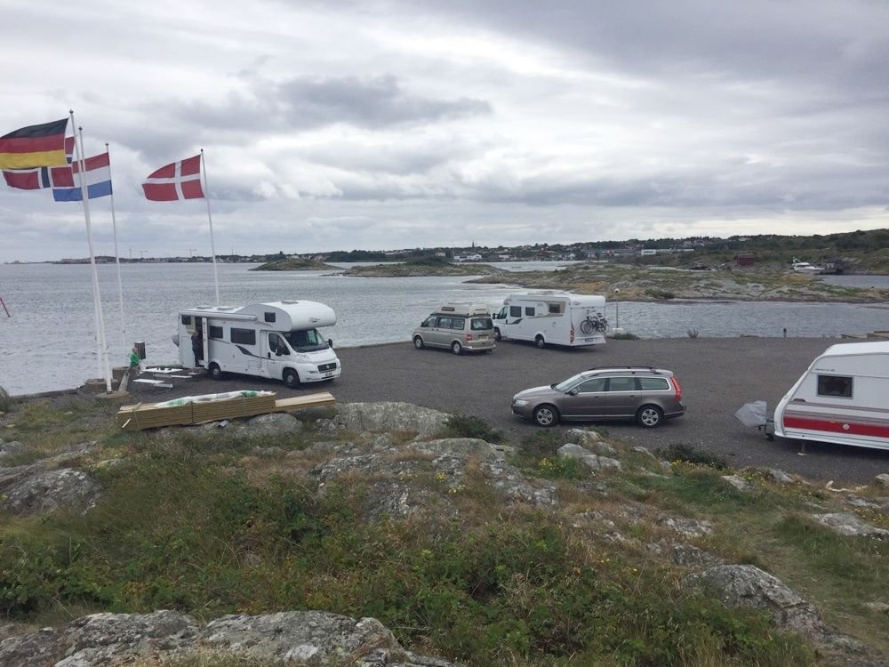 Hälsö Hamn — Camperplads in Hälsö