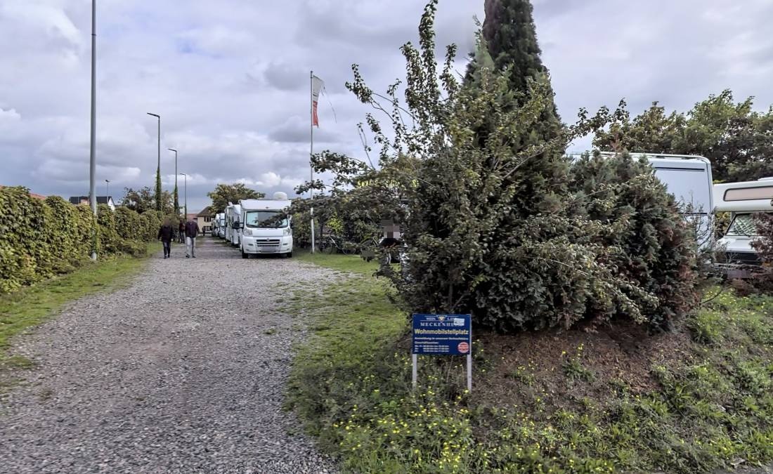 Stellplatz bei Weinland Meckenheim Neustadt / Weinstraße — Campervan Site in Neustadt an der Weinstraße