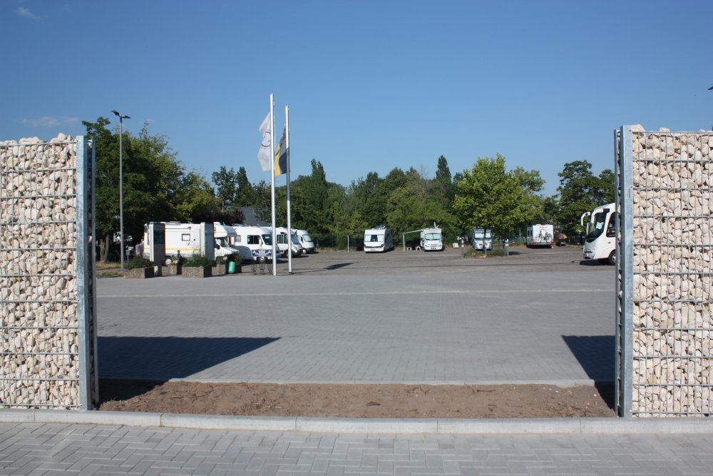 Reisemobilstellplatz Neustadt an der Weinstraße — Sp. parking dla kamperów in Neustadt an der Weinstraße