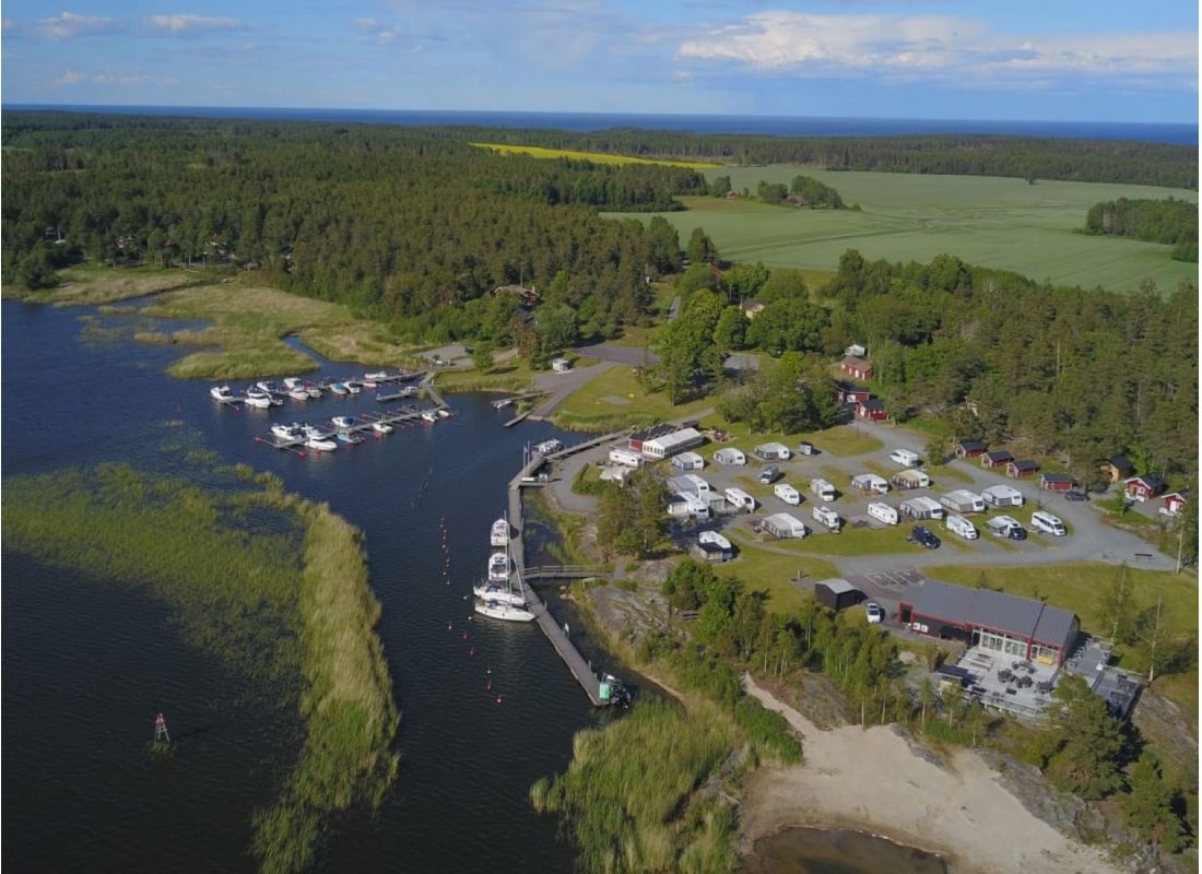 Ekenäs Gästhamn & Camping — Aire camping car in Säffle