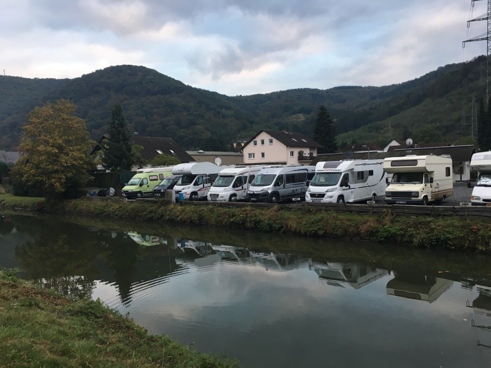 Wohnmobilstellplätze im Yachthafen Kutscher’s Marina Bad Ems — Camperplaats in Bad Ems