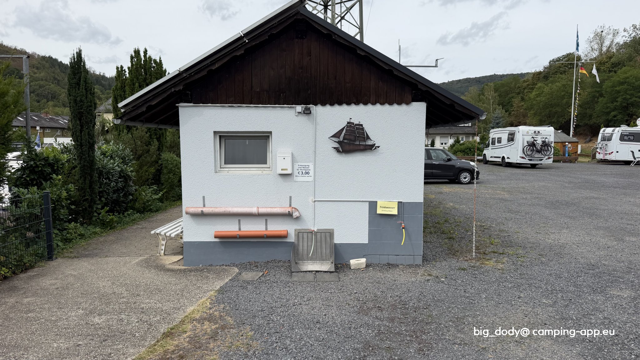 Wohnmobilstellplätze im Yachthafen Kutscher’s Marina Bad Ems — Sítio para autocaravanas in Bad Ems