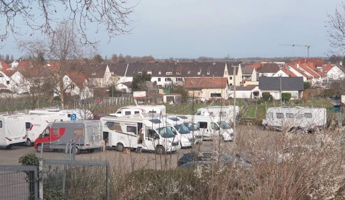 Wohnmobilstellplatz am Kirchberg Edenkoben — Camperplaats in Edenkoben
