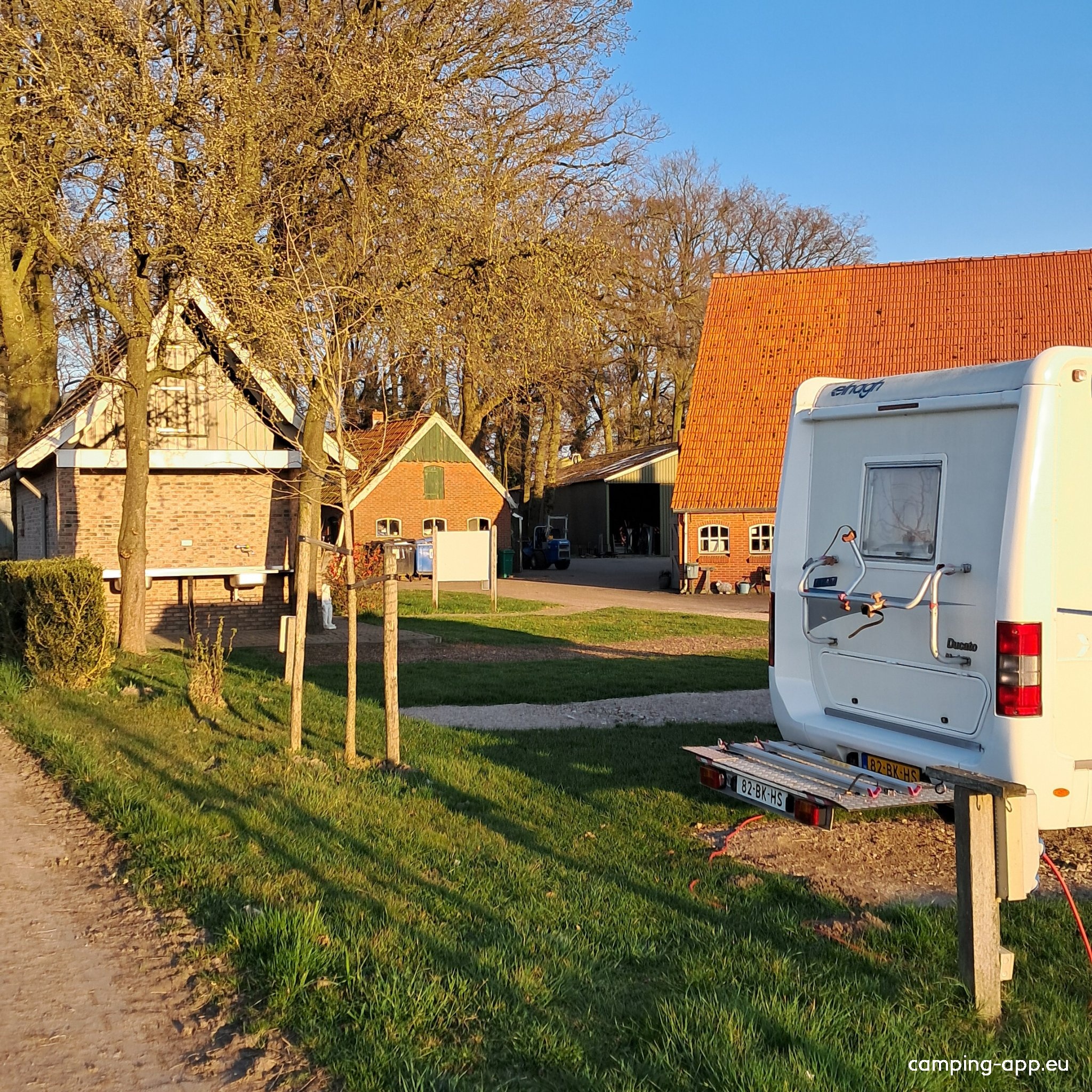 Camperplaats de Nijenhaer — Sp. parking dla kamperów in Beuningen