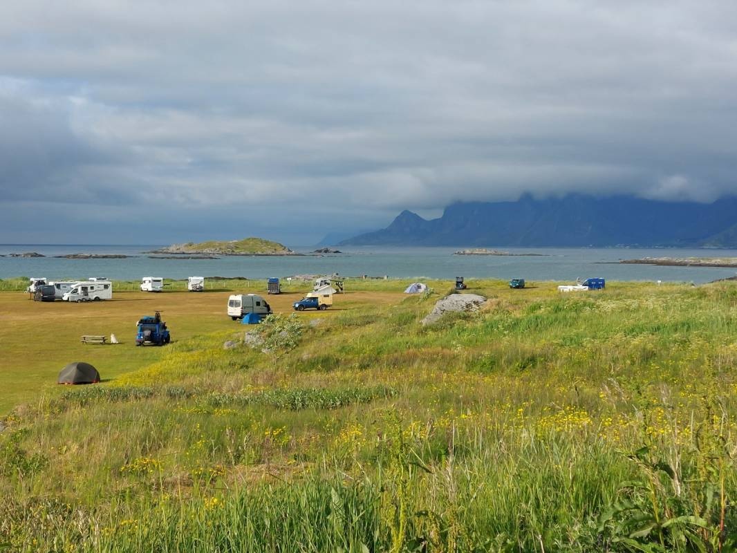 Fredvang Strand- og Skjærgårdscamping — Area da campeggio in Fredvang