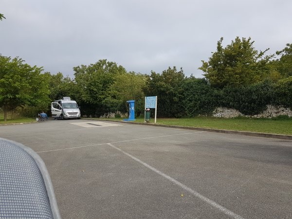 Stellplatz Pamproux — Area Autocaravanas in Pamproux