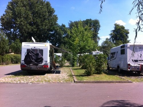 Caravanstellplatz am Schlosshafen Oranienburg — Karavan Sitesi in Oranienburg