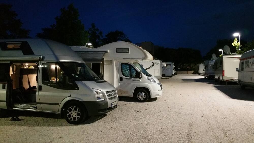 Area Camper Frassino Peschiera del Garda — Bobilplass in Peschiera del Garda
