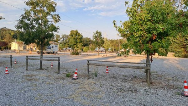 Area Camper Frassino Peschiera del Garda — Foto 5