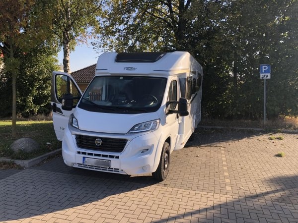 Stellplatz an den Sporthallen — Aire camping car in Gehrden